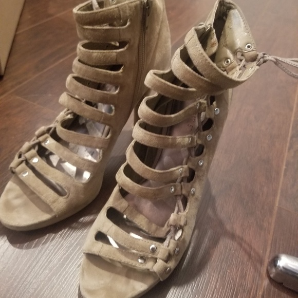 Heels Lot - Picture 5 of 7